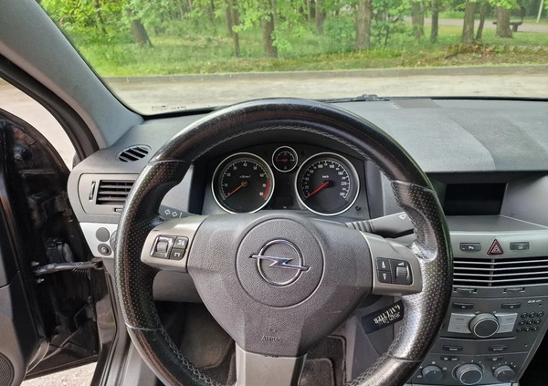 Opel Astra cena 8000 przebieg: 351218, rok produkcji 2006 z Połaniec małe 154